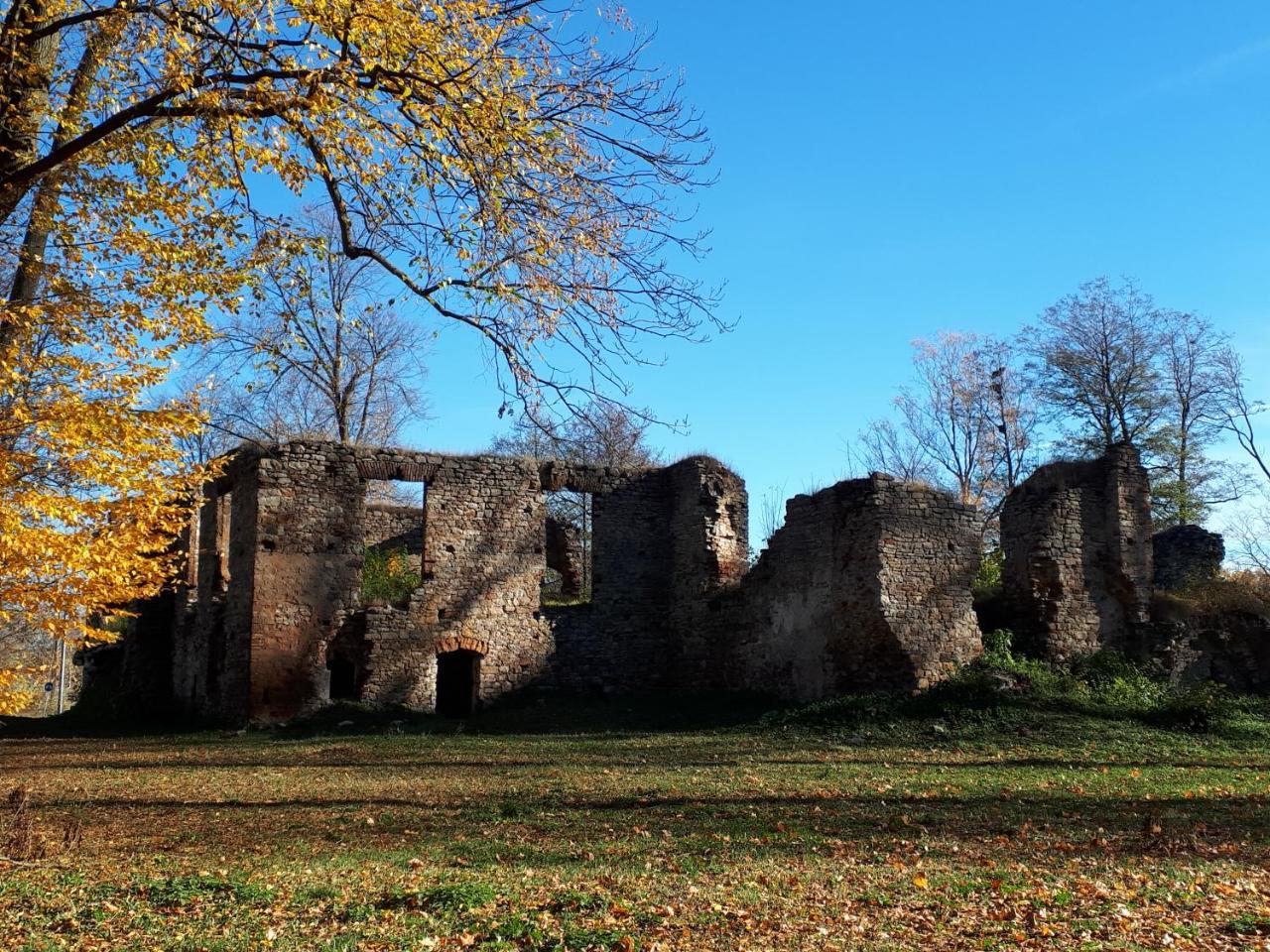 Zajazd Podzamcze Falkow Exterior foto